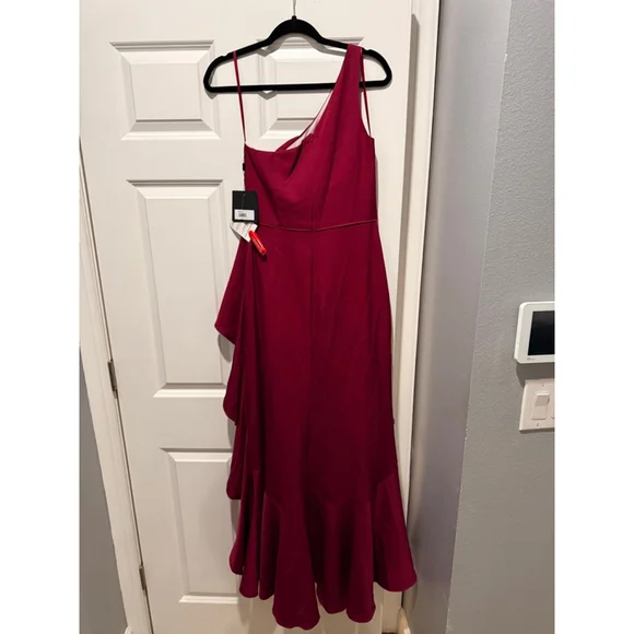 Women's Mac Duggal One Shoulder Ruffle High-Low Dress in Burgundy, Size 4 - Picture 5 of 7